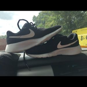 Boys Nike’s Size 2Y